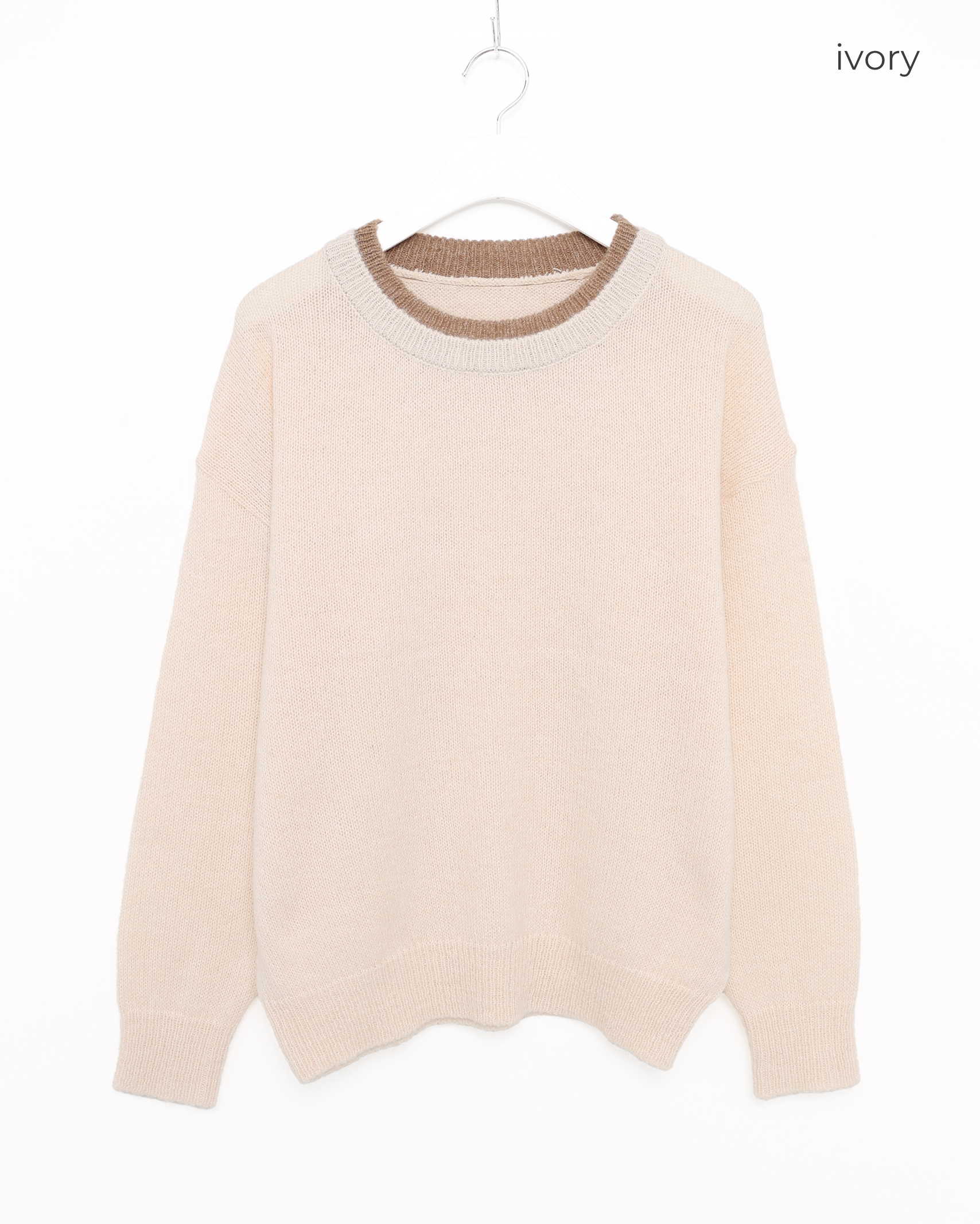 ニット背中側首周り ネックラインレイヤートラウンドニット