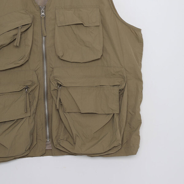 ナイロンポケットベスト　/ ベージュ ナイロンポケットベスト / ベージュ - メルカリ