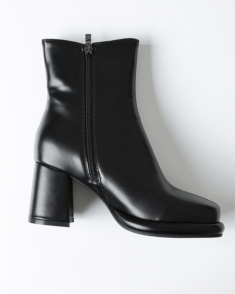 【あじゅはさん専用】フィンコンフォート 36 レザー メダリオン アンクルブーツ ZARA - ZARA レザーヒール アンクルブーツ 36サイズ ブラックの