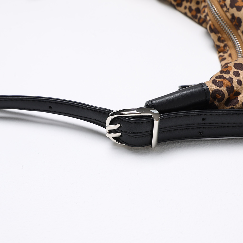 ストラップポイントラウンドショルダーバッグ | ファッション