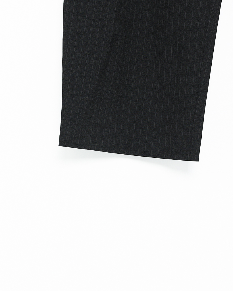 ユニセックス）ピンストライプツータックルーズスラックス