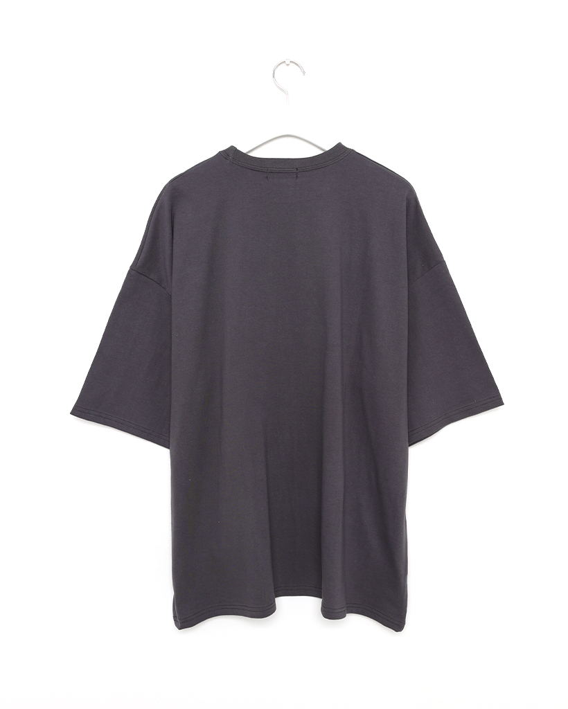 tumugu: OuiプリントオーバーサイズTシャツ チャコールグレイ tc24204-01a.jpg