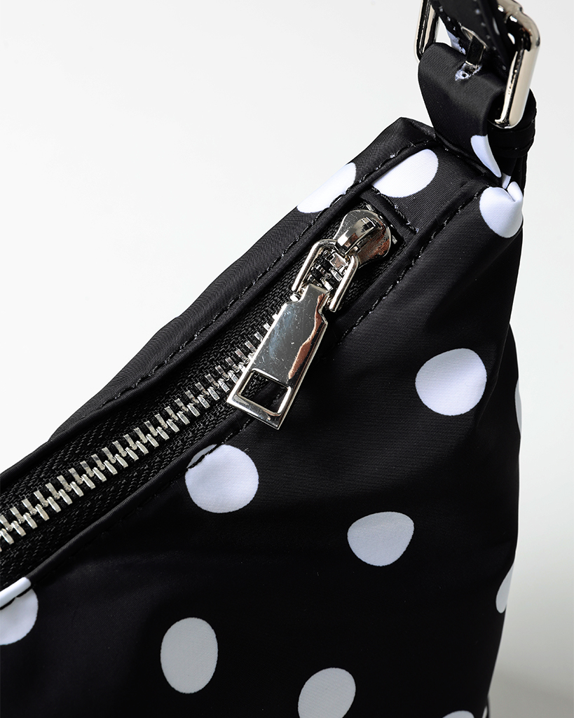 ブラックショルダーバッグ ドット柄ストラップ ブラックショルダーバッグ ドット柄ストラップ ブラック