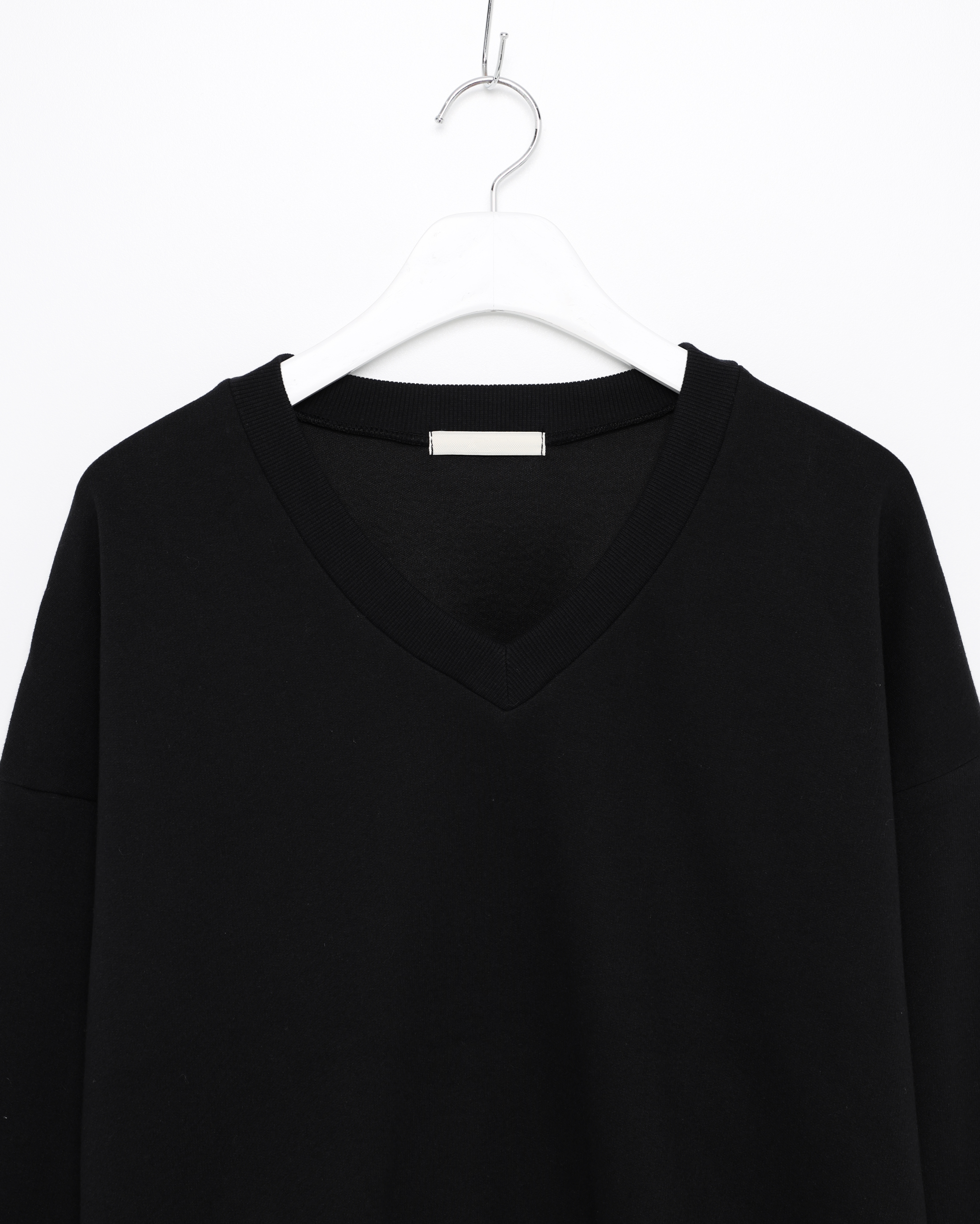 Vネックスウェットシャツ | ファッション通販サイト NUGU