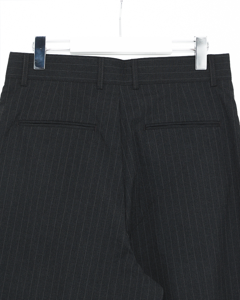 ユニセックス）ピンストライプツータックルーズスラックス