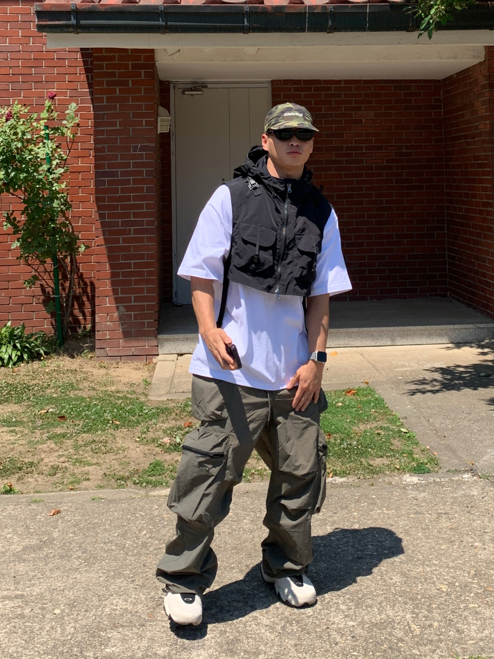 フード付きクロップドベスト