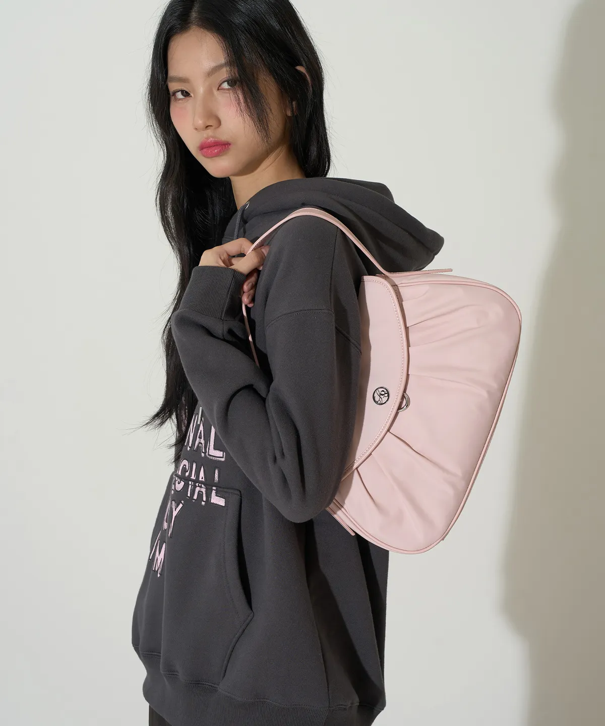 ショルダーバッグ・ポシェット ILLIGO Ruffle round tote bag pink Ruffle Round Tote Bag Pink | ファッション通販サイト NUGU