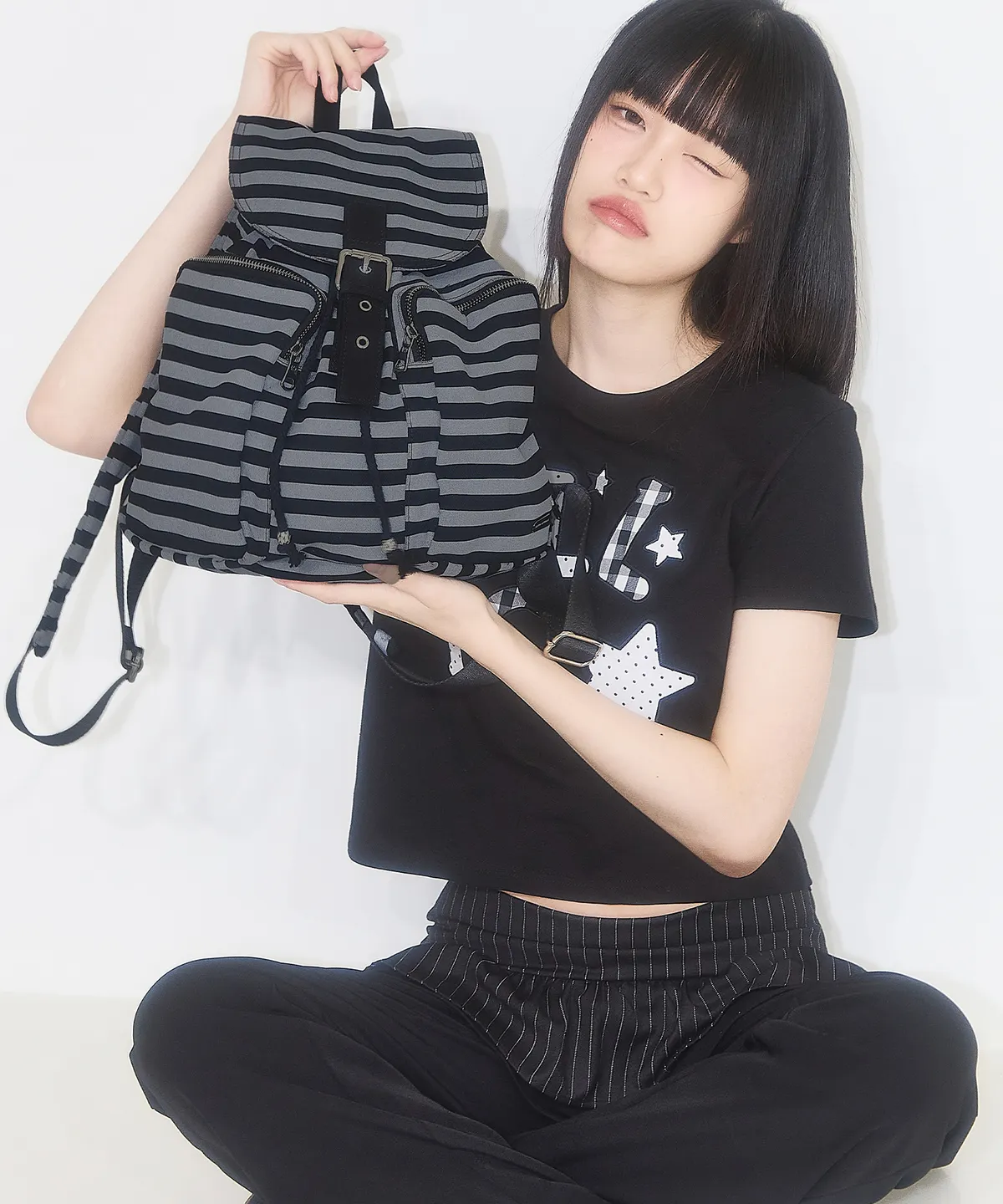 バックパック・リュック ILLIGO Pattern Buckle Backpack 5BMR0208 Pattern Buckle Backpack Stripe (Black) | ファッション通販