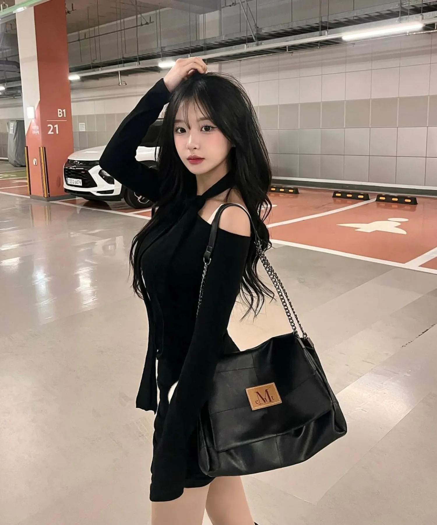 INFINITY LEATHER CHAIN SHOULDER BAG (UNISEX)