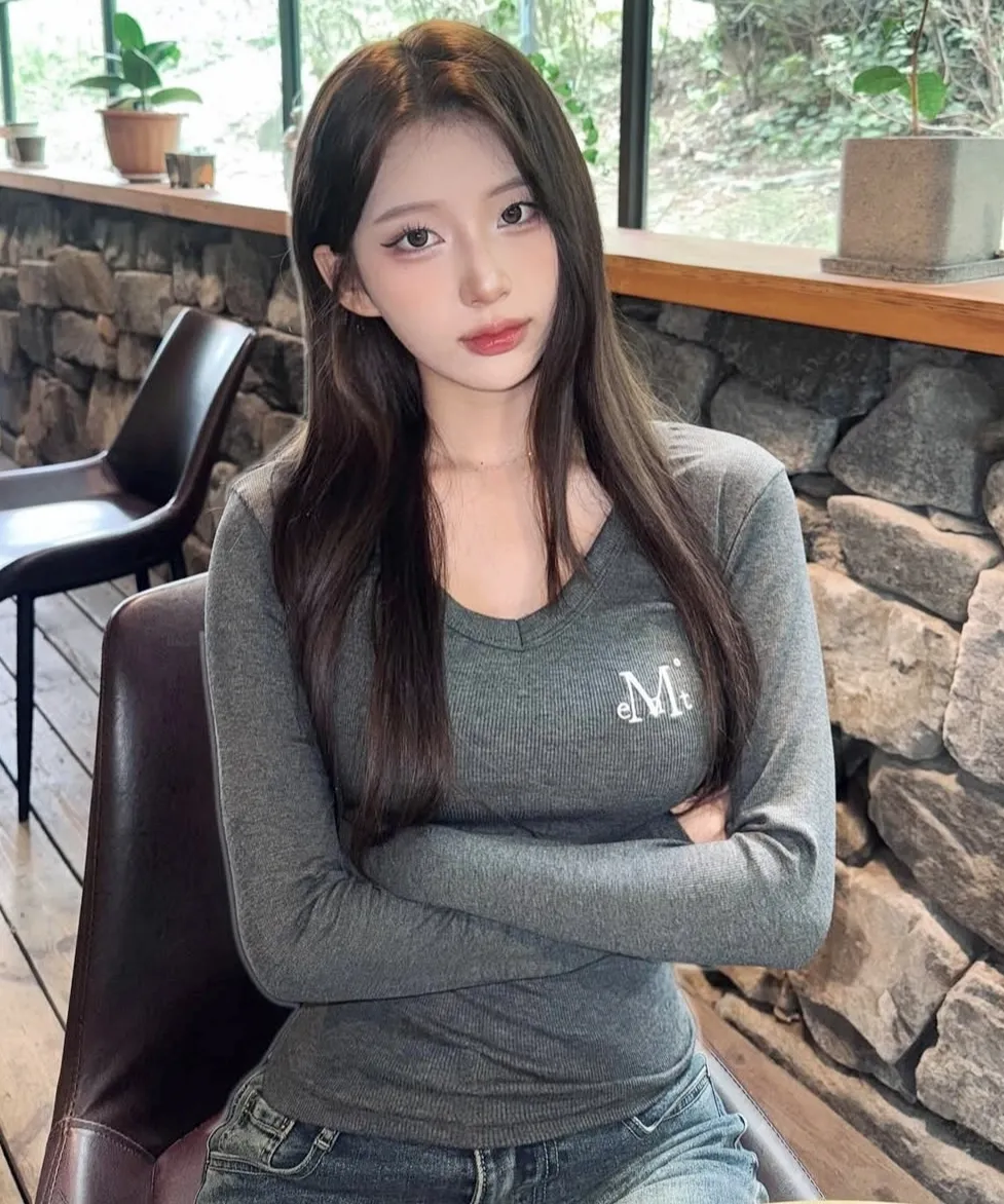 Fontessa Slim Fit V-Neck Golf Tee (5 Colors)