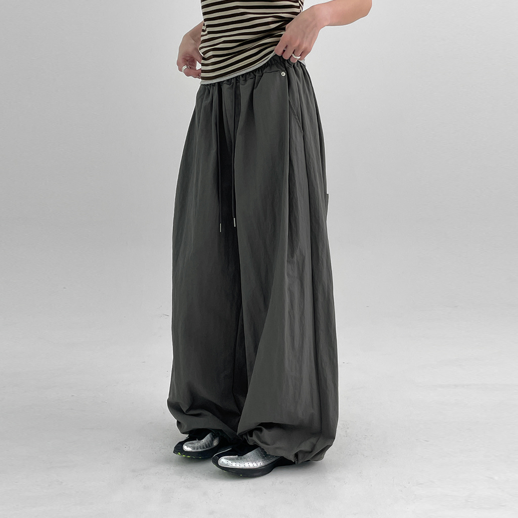 [UNISEX]リベットナイロンワイドストリングパンツ