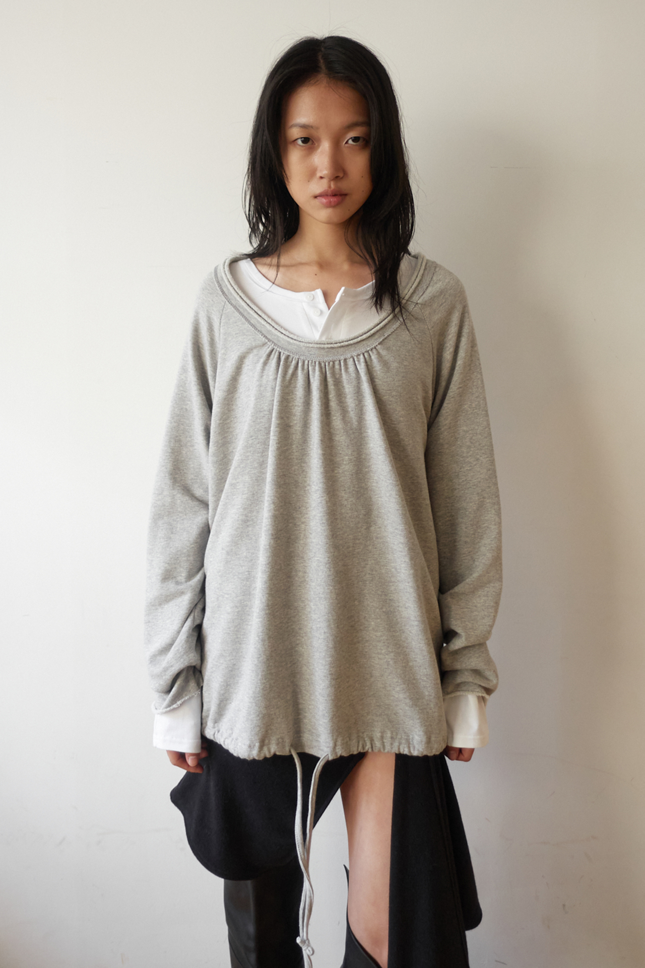 [EXCLUSIVE] ROUND HEM STRING TOP / GRAY