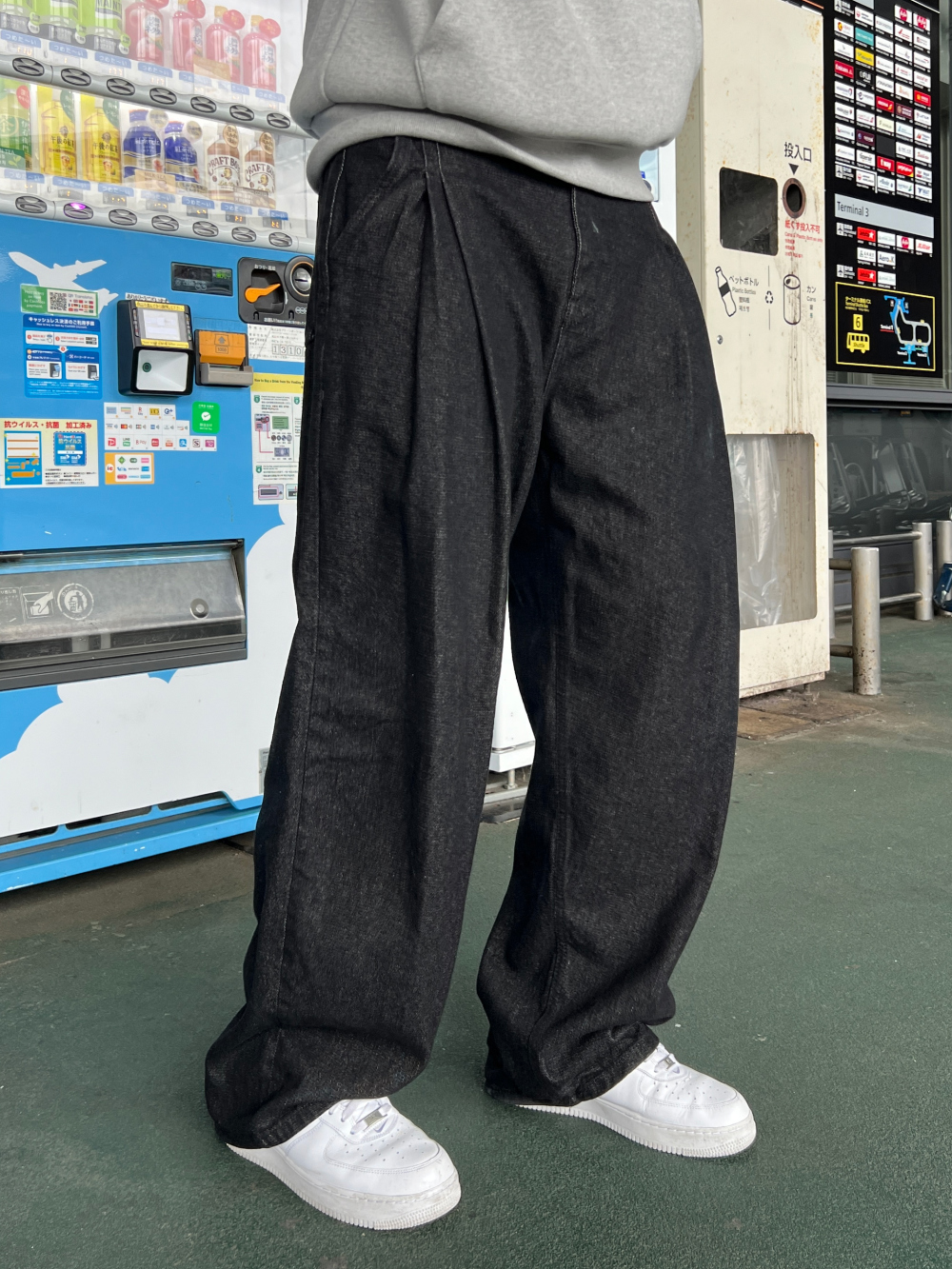 サイドタック入りデニムパンツ | ファッション通販サイト NUGU