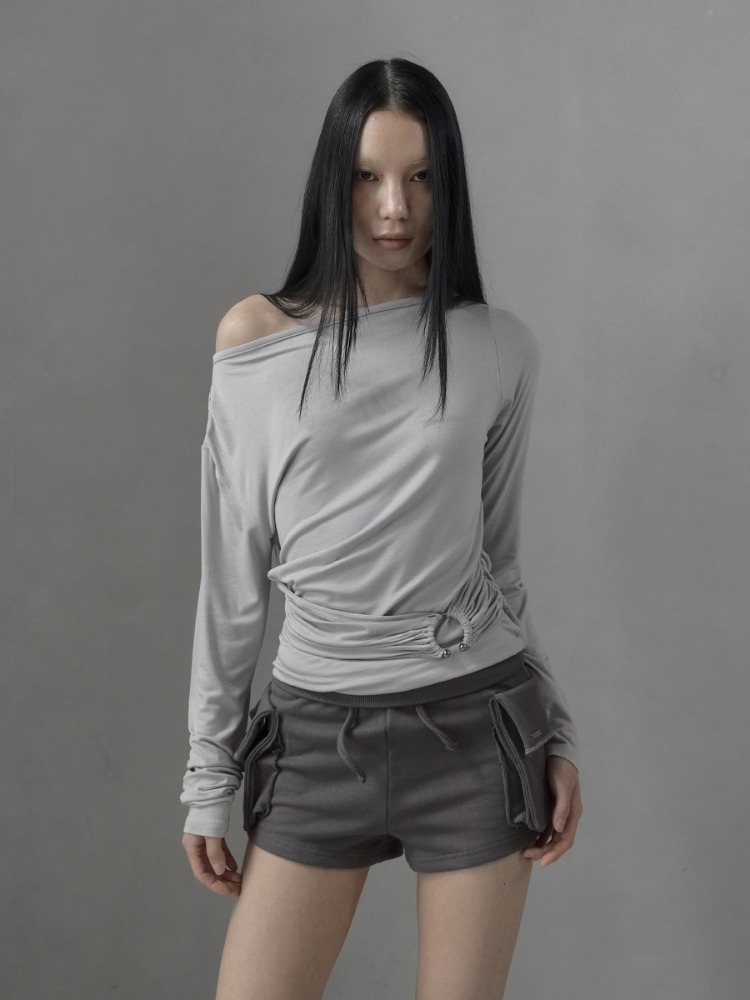 [mnem] Ring Panel Boat Neck Top (gray)