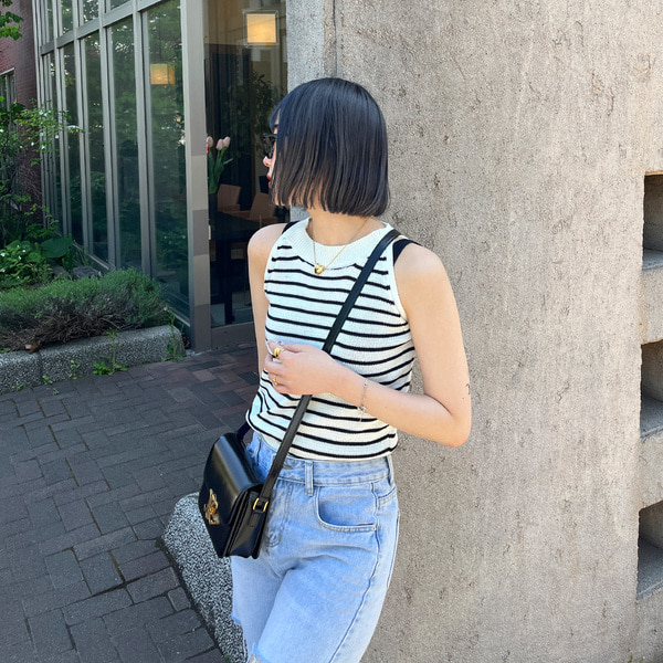 新品、未使用クロッシー エンブロイダリー ノースリーブニット セール】透かし柄ノースリーブニット（ニット/セーター）｜LAUIR