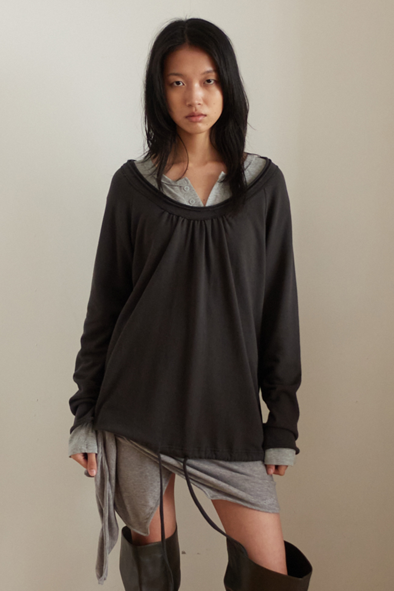 [EXCLUSIVE] ROUND HEM STRING TOP / CHARCOAL