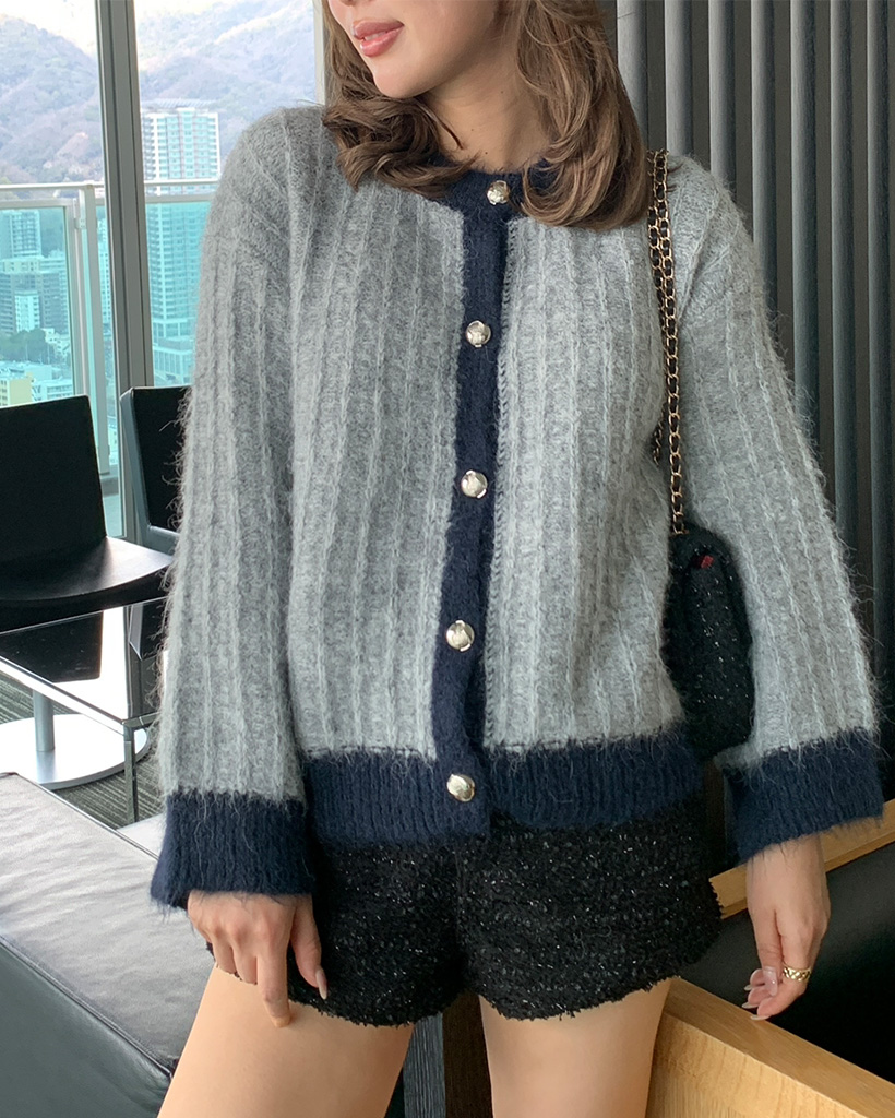 バイカラーゴールドボタンカーディガン