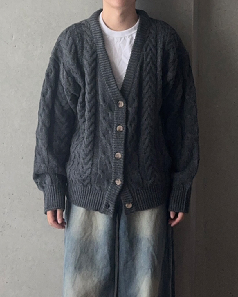 （ユニセックス）ツイストVネックカーディガン