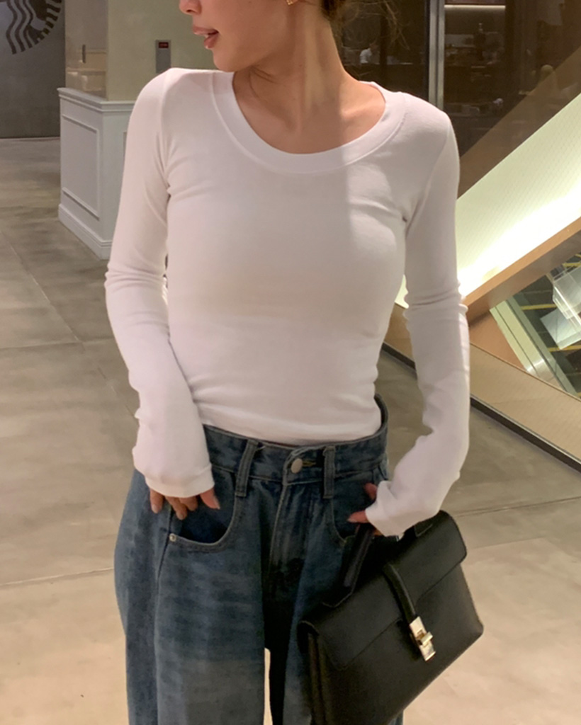 Uネックライン長袖Tシャツ