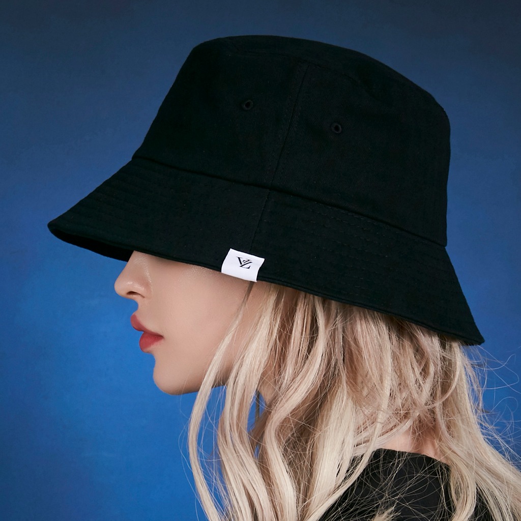VARZAR] Rose gold rivet bucket hat black | ファッション通販