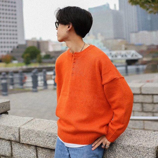 オーバーサイズボタンポイントニット