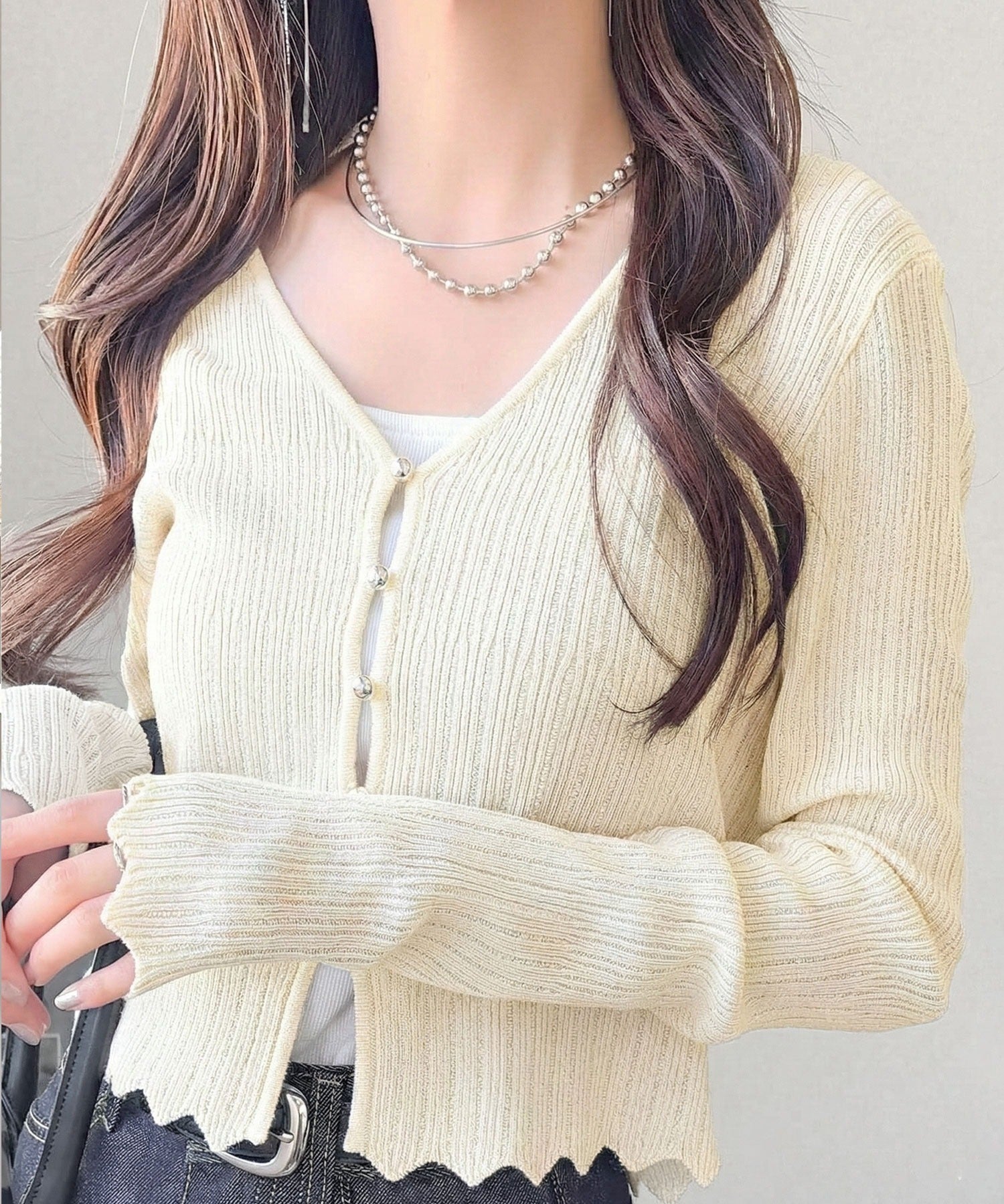 【mily bilet】透け感と上品なきらめきで魅せる♪ 透かし編みシルバーボタンカーディガン mi1359041