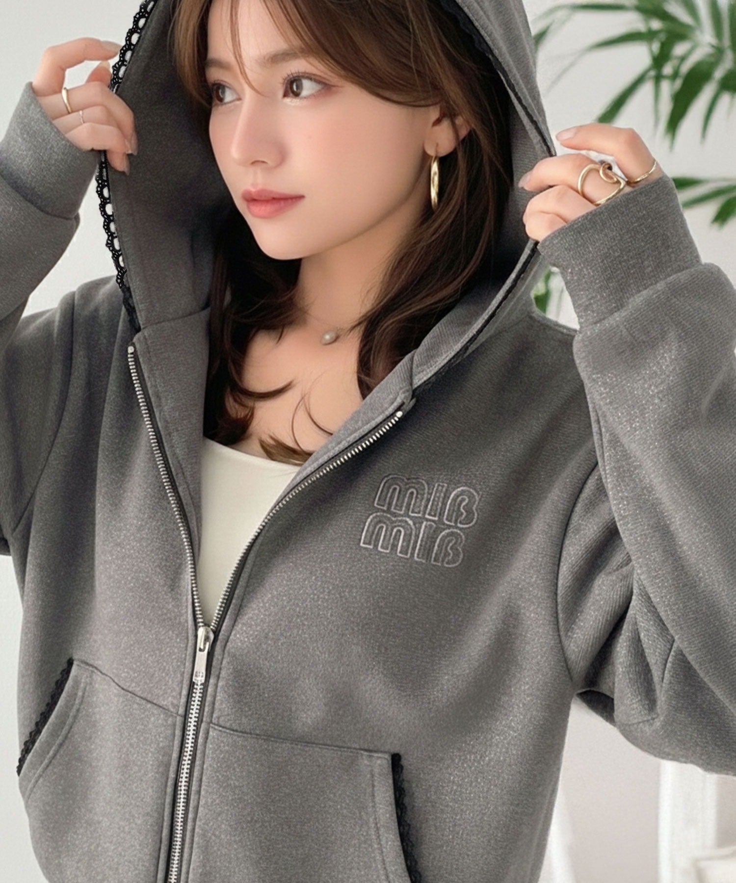 【mily bilet】きらっとラメが映える♪ワッペン付きダブルジップピコレース使いラメパーカー（長袖） mi1329094