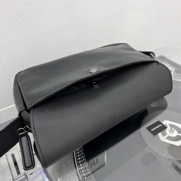 メンズレザーミニショルダーバッグブラック | ファッション通販