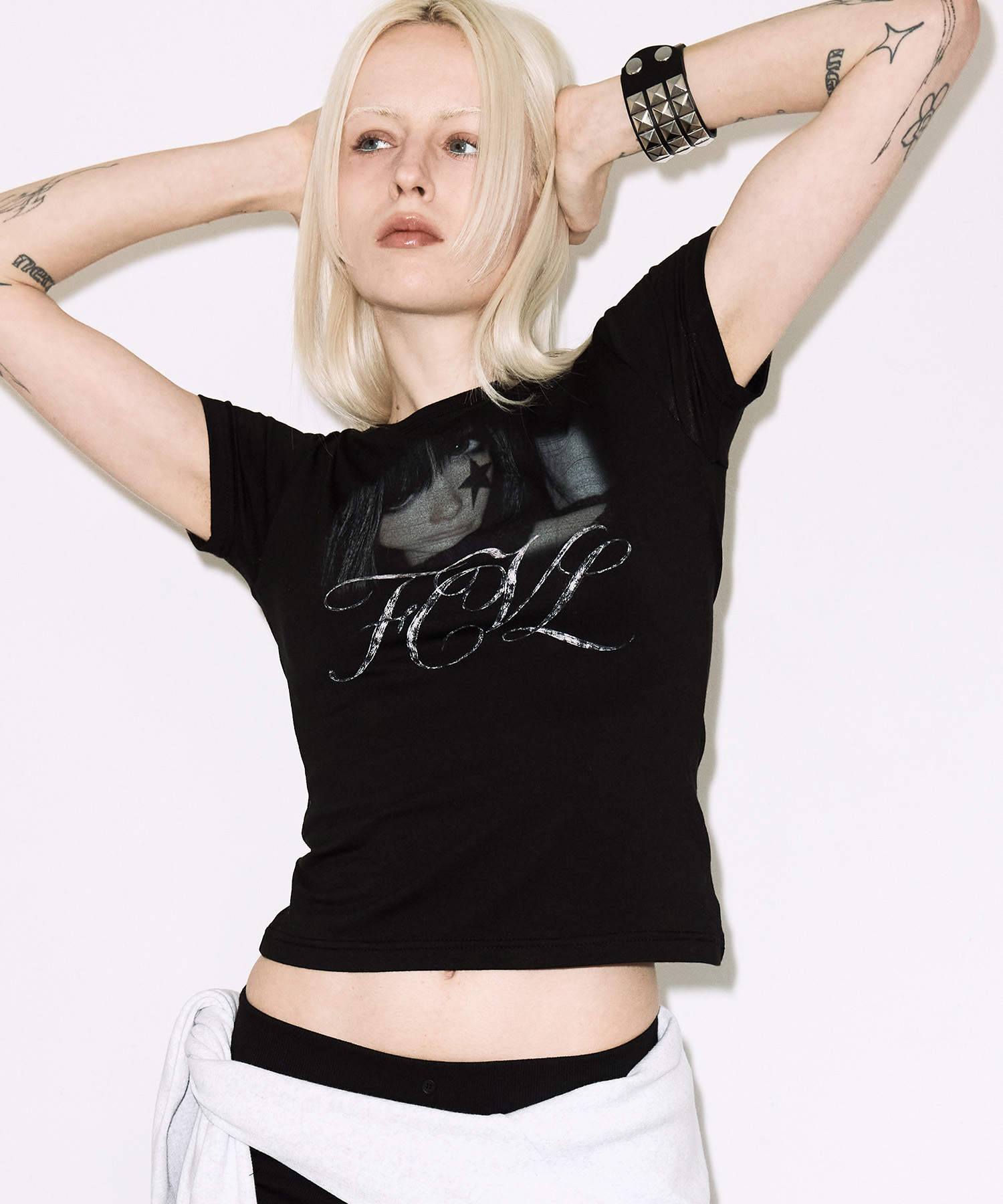 FCL SHADOW DOLL TEE (BLACK) F26QB120