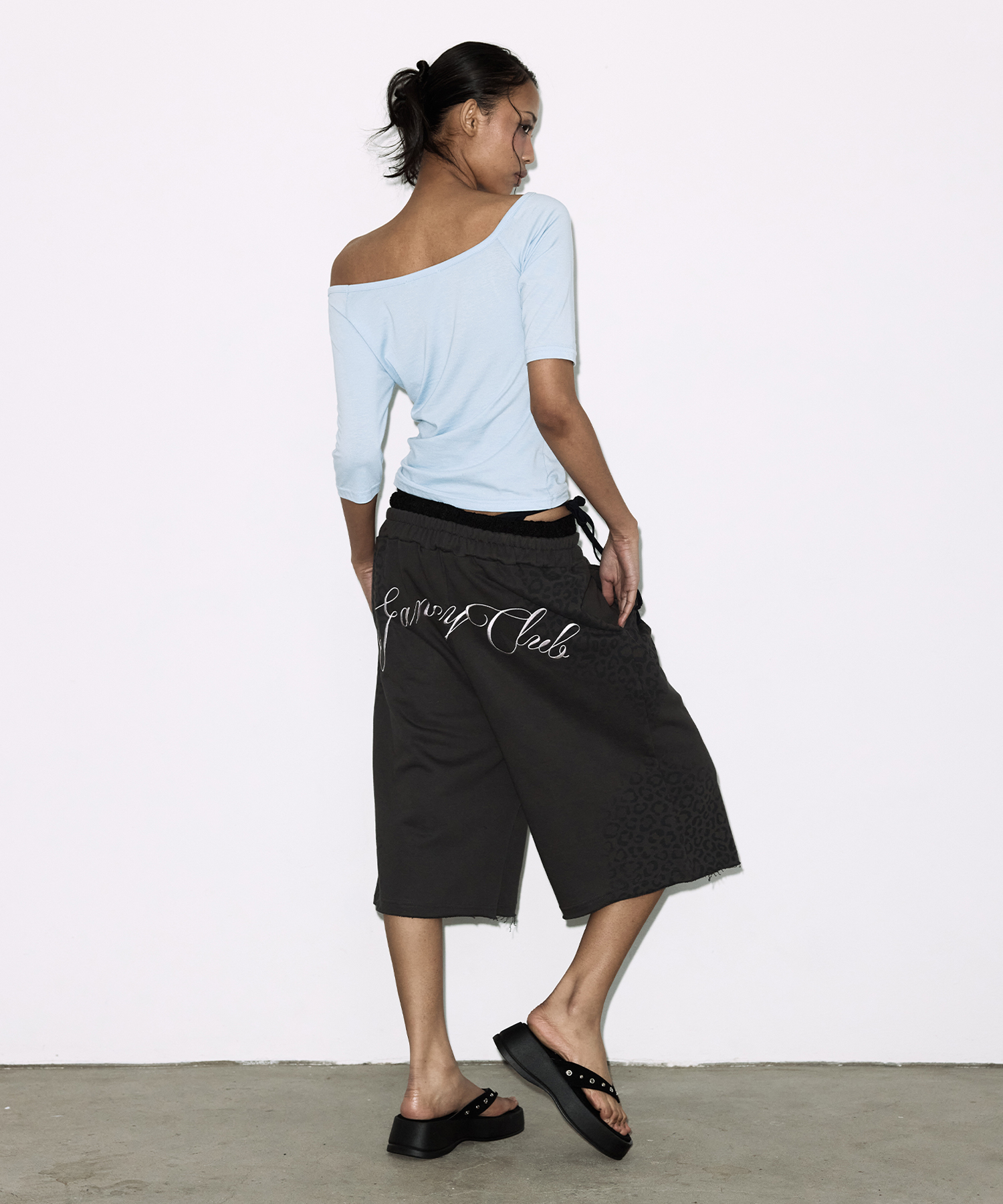 LEOPARD SAGGING BERMUDA PANTS (CHARCOAL) F26QD403