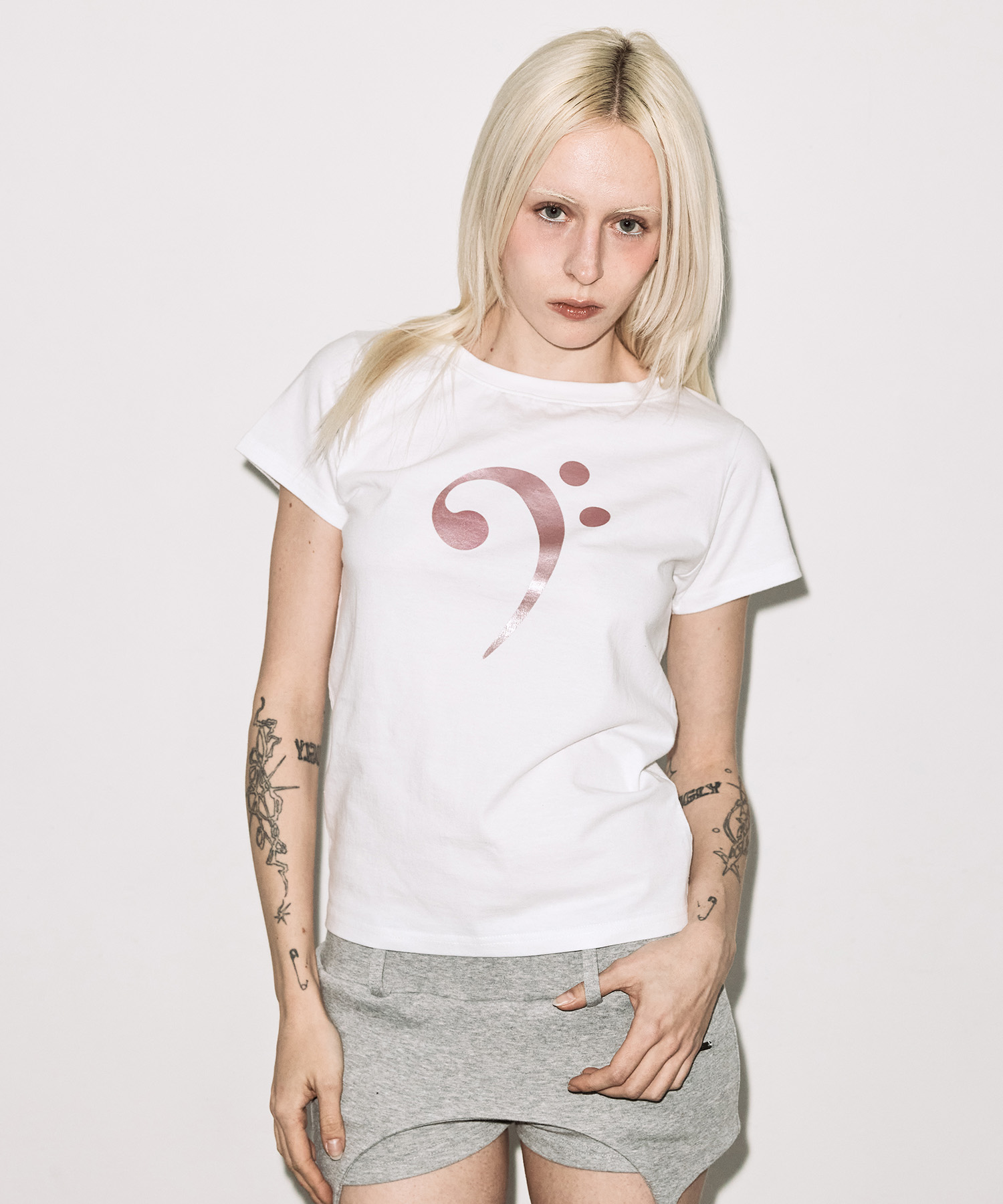 BASS CLEF TEE (WHITE) F26QB402