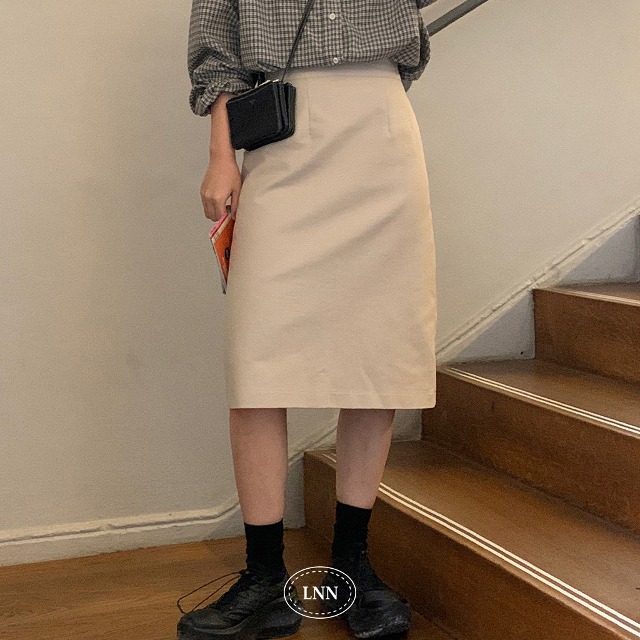 【LEMAIRE】スリット入りスカート 人気急上昇中♪美デティール】LEMAIRE スリット入りスカート