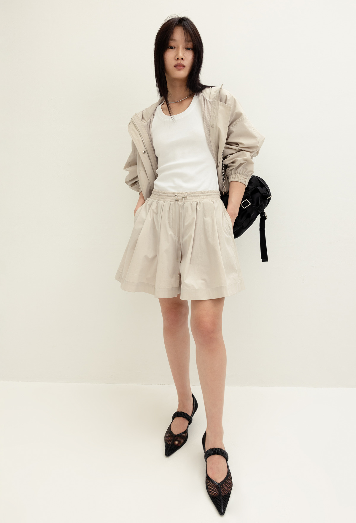 Pleated Flared Shorts Greige