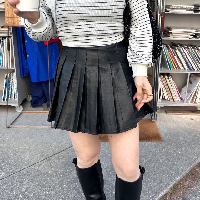レザープリーツスカート
