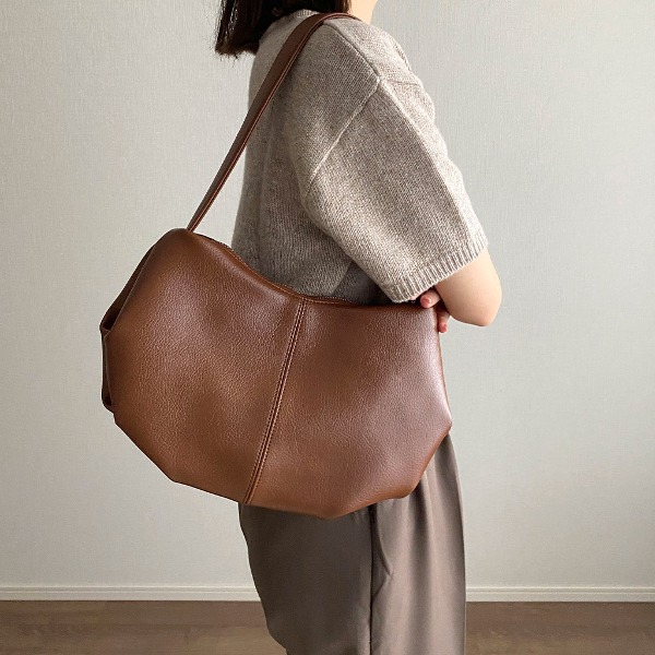 G/FORE ブラウン レザー ショルダーバッグ【美品】 フェイクレザーショルダーバッグ | ファッション通販サイト NUGU