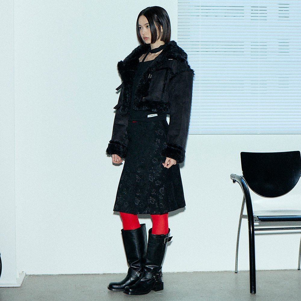 C TWO BUCKLE PLEATS MIDI SKIRT_BLACK