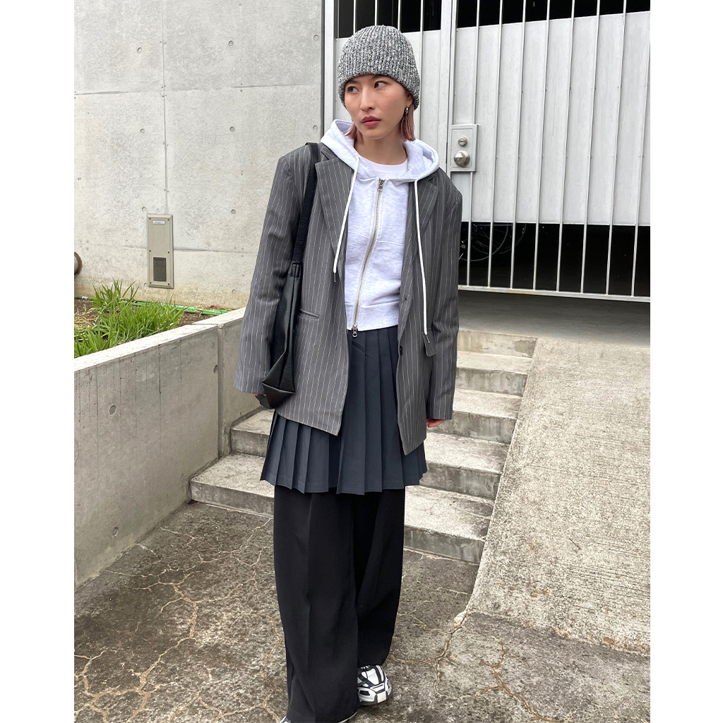 テーラードジャケット×カラーニット