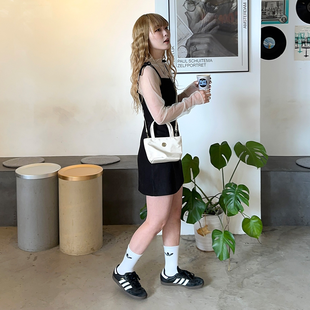 レイヤードミニワンピース×ハイネックシアーカットソー