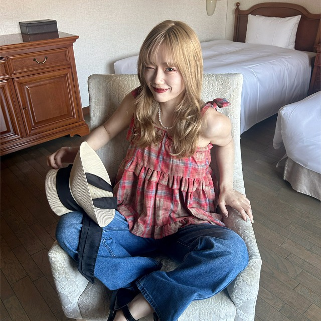 チェックブラウス