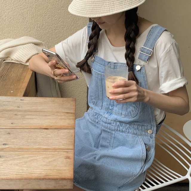 Tシャツ×デニムジャンパースカート