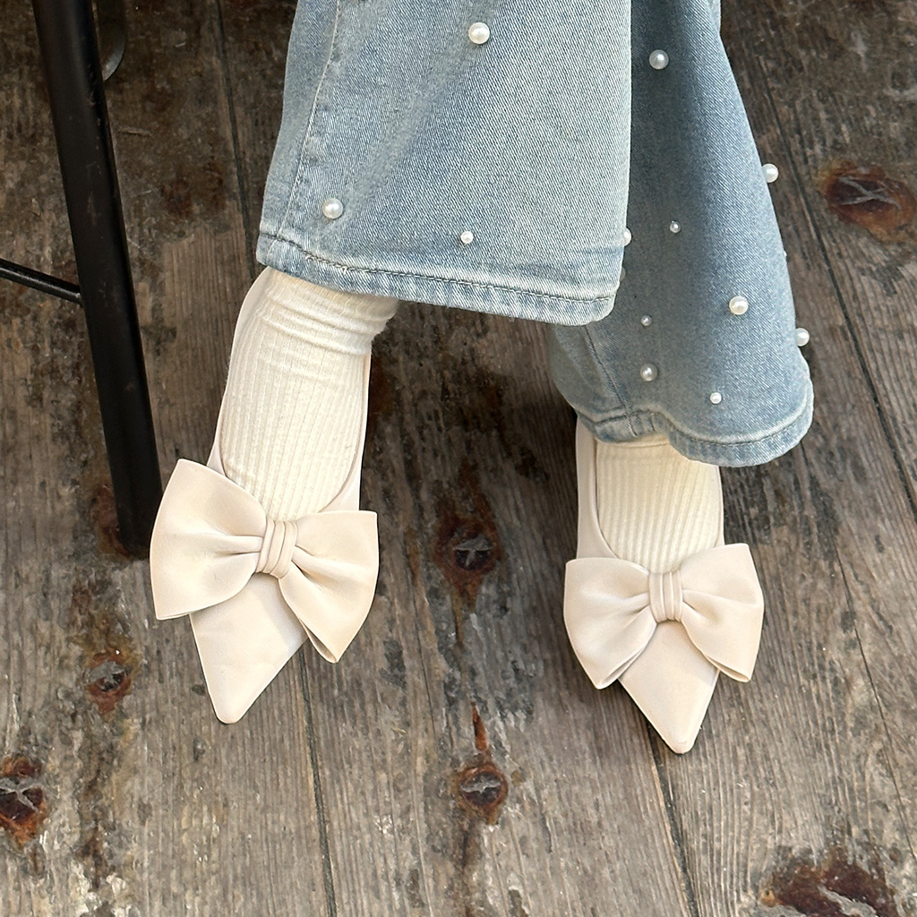 リボン付きシューズ