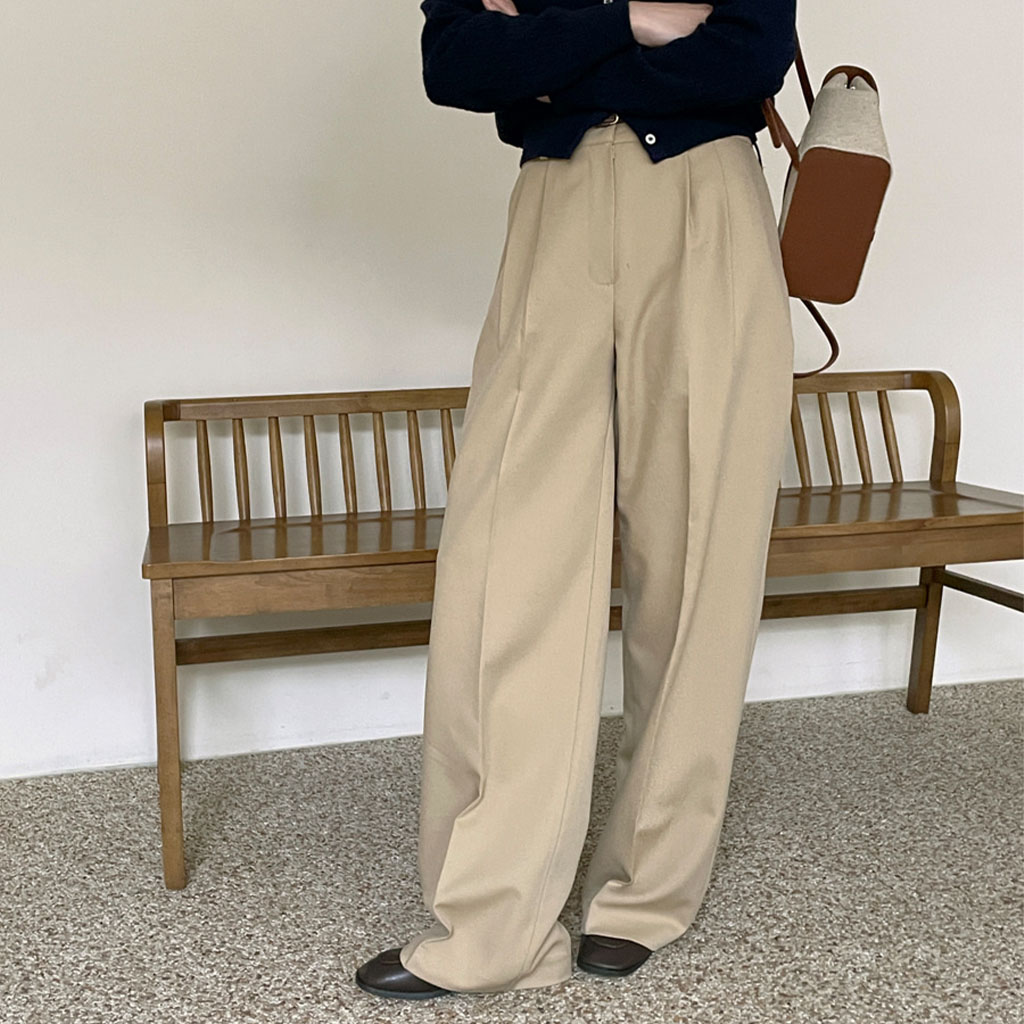 タック入りスラックス