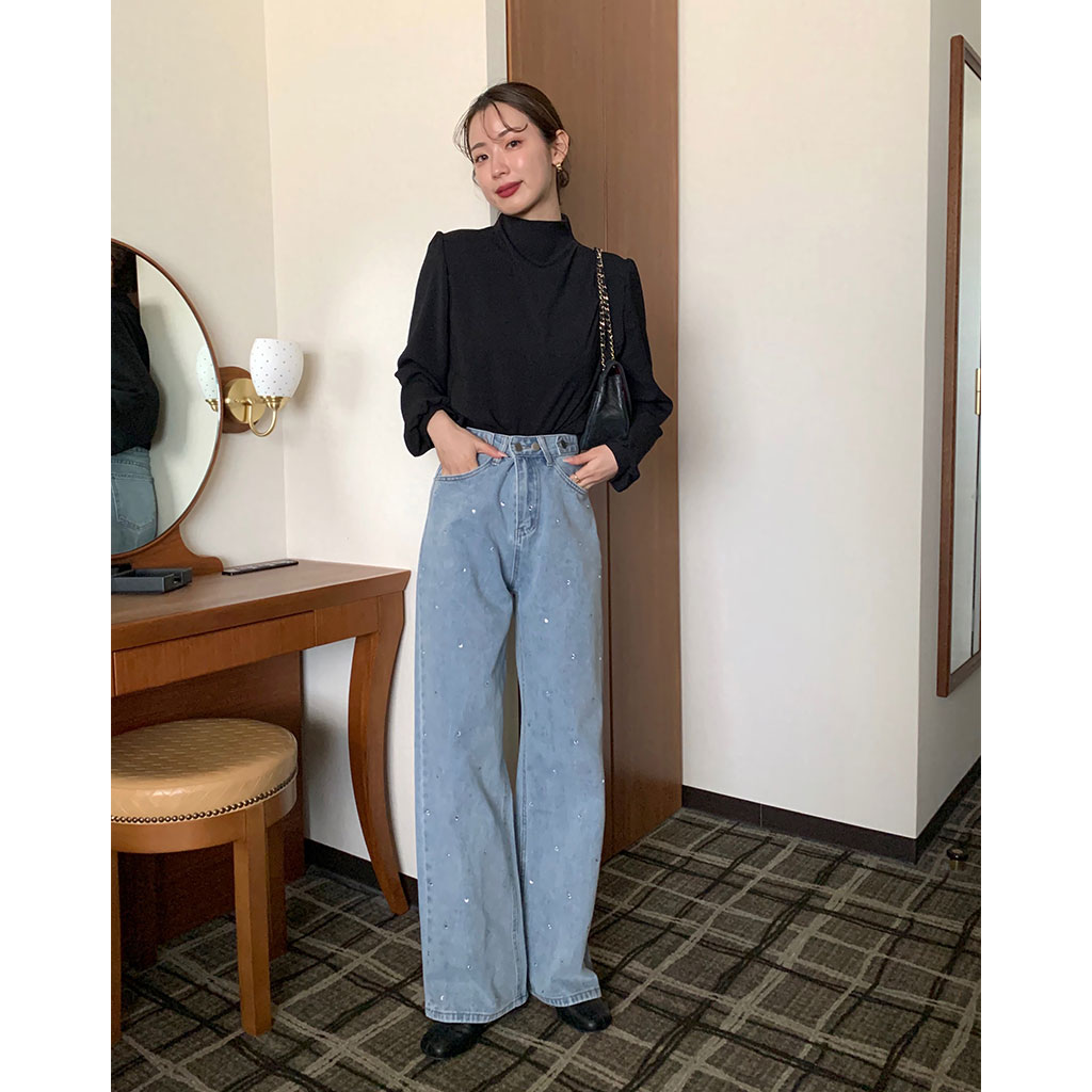 ブラウス×デニムでつくる上品カジュアル