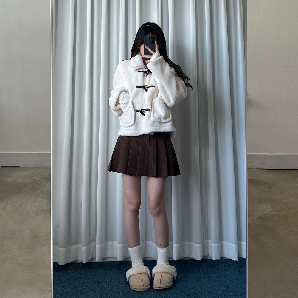 ダッフルコート×ミニスカート