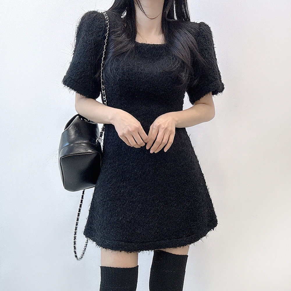 黒ワンピースを自由自在に着こなす!コーデのアイデア