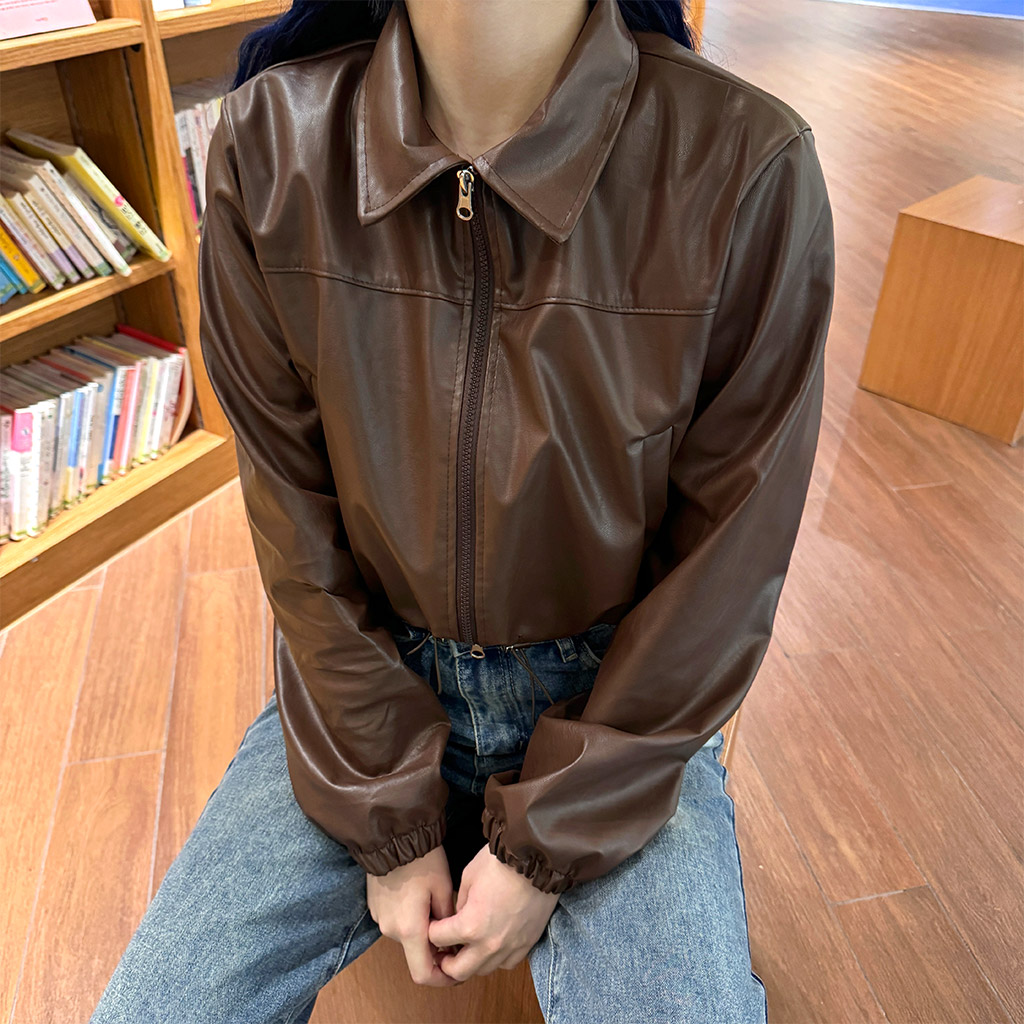 ショート丈レザージャケット×デニム