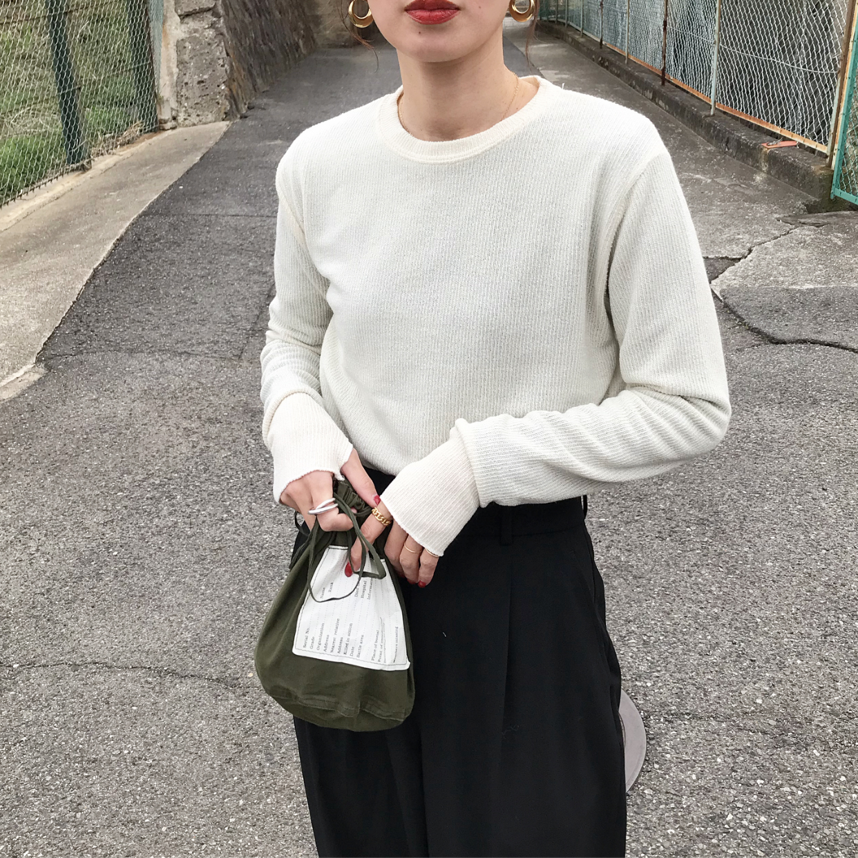 【春】フィンガーホールウォームニットできれいめカジュアル