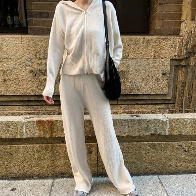 ニットパーカー×ニットパンツ