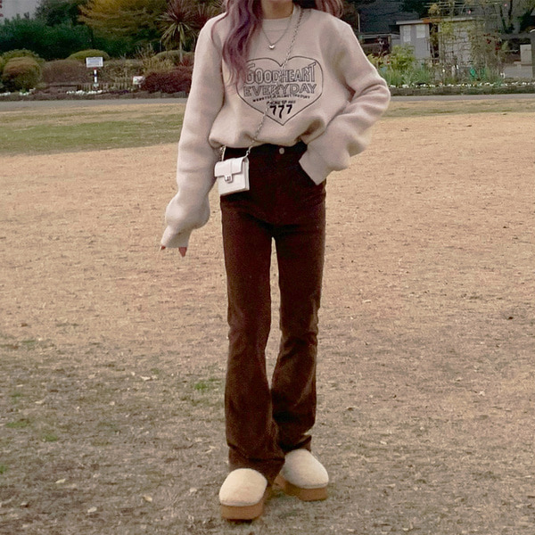 プリントニット×コーデュロイフレアパンツ