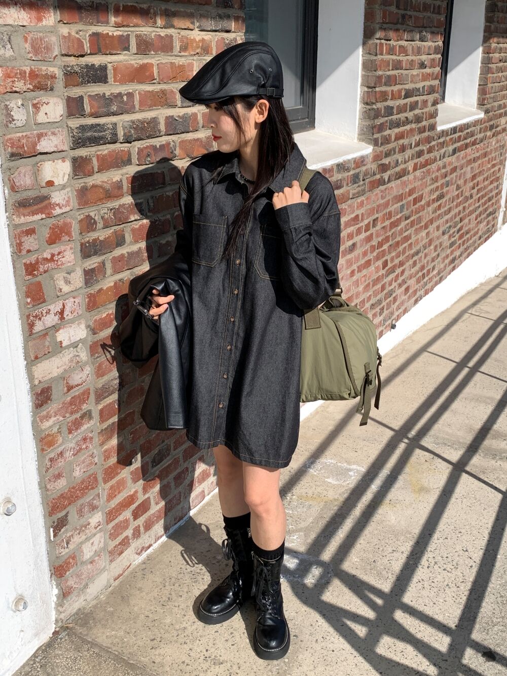 シャツワンピースを引き立たせるアイテム